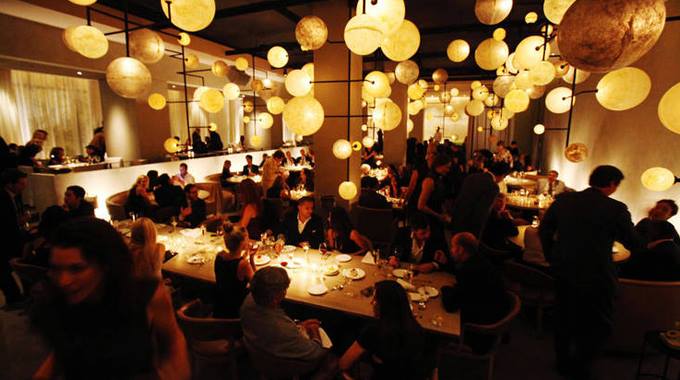 August Happy Hour At Pump Room With Fan Tap Chicago